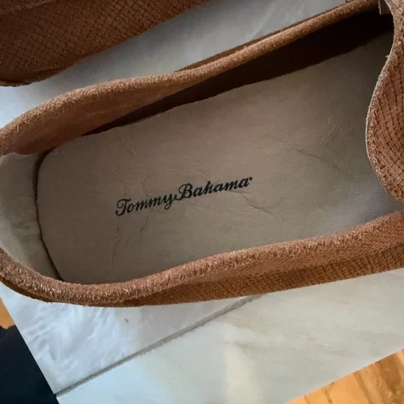 Tommy Bahama Men's Tan Loafers with Silver Accents - Picture 3 of 4